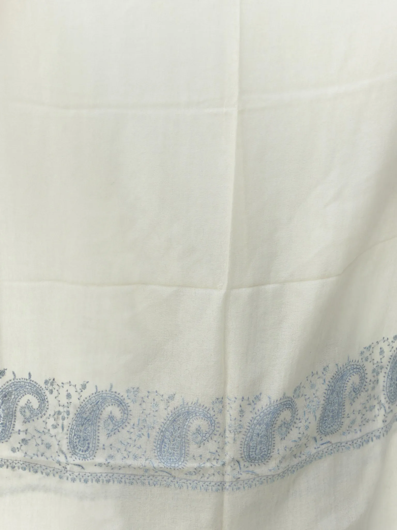 Ivory Blue Needle Embroidered Cashmere Fine Wool Kashmiri Stole - S200601