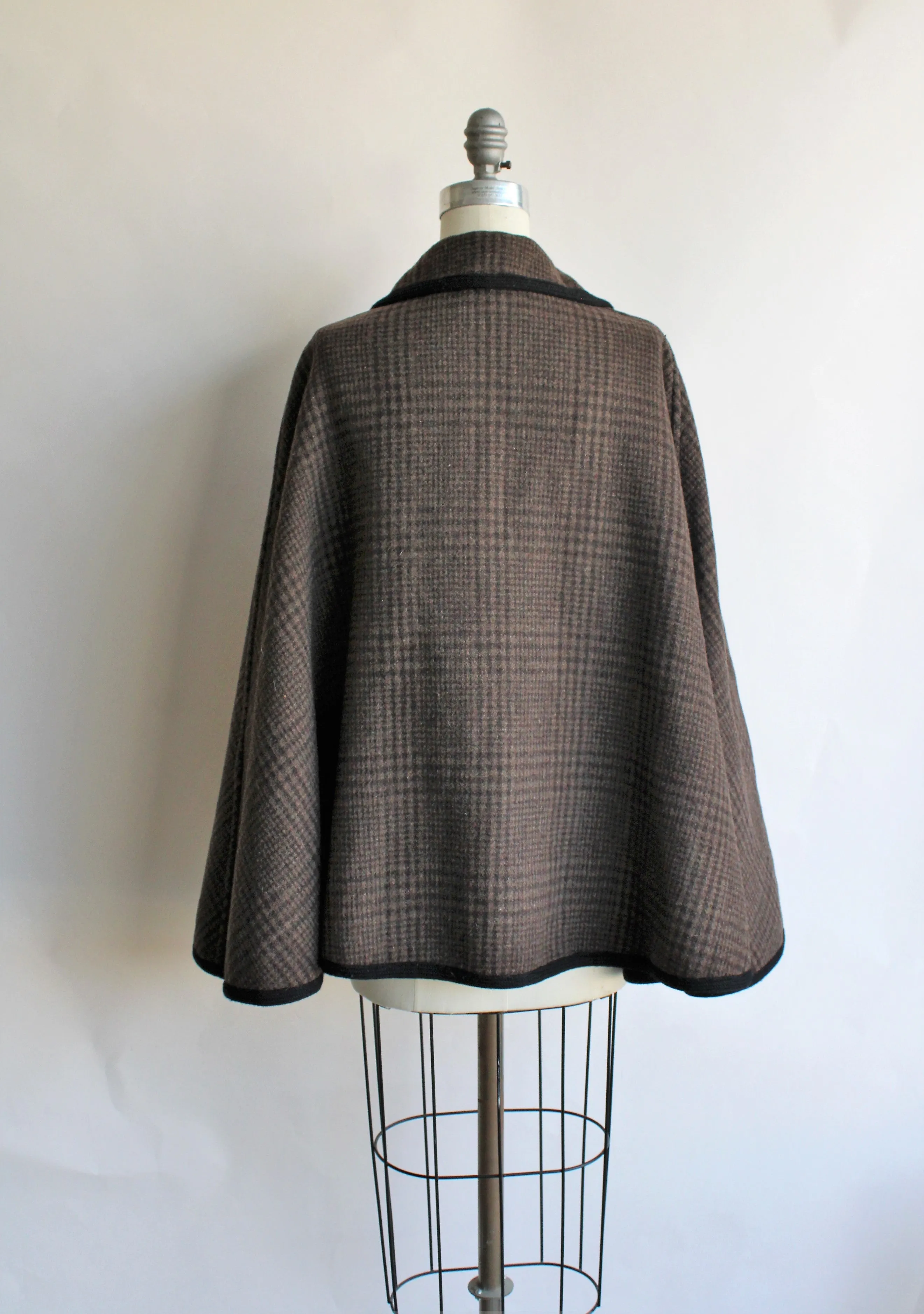 Vintage 1970s Reversible Wool Cape by Beniffa