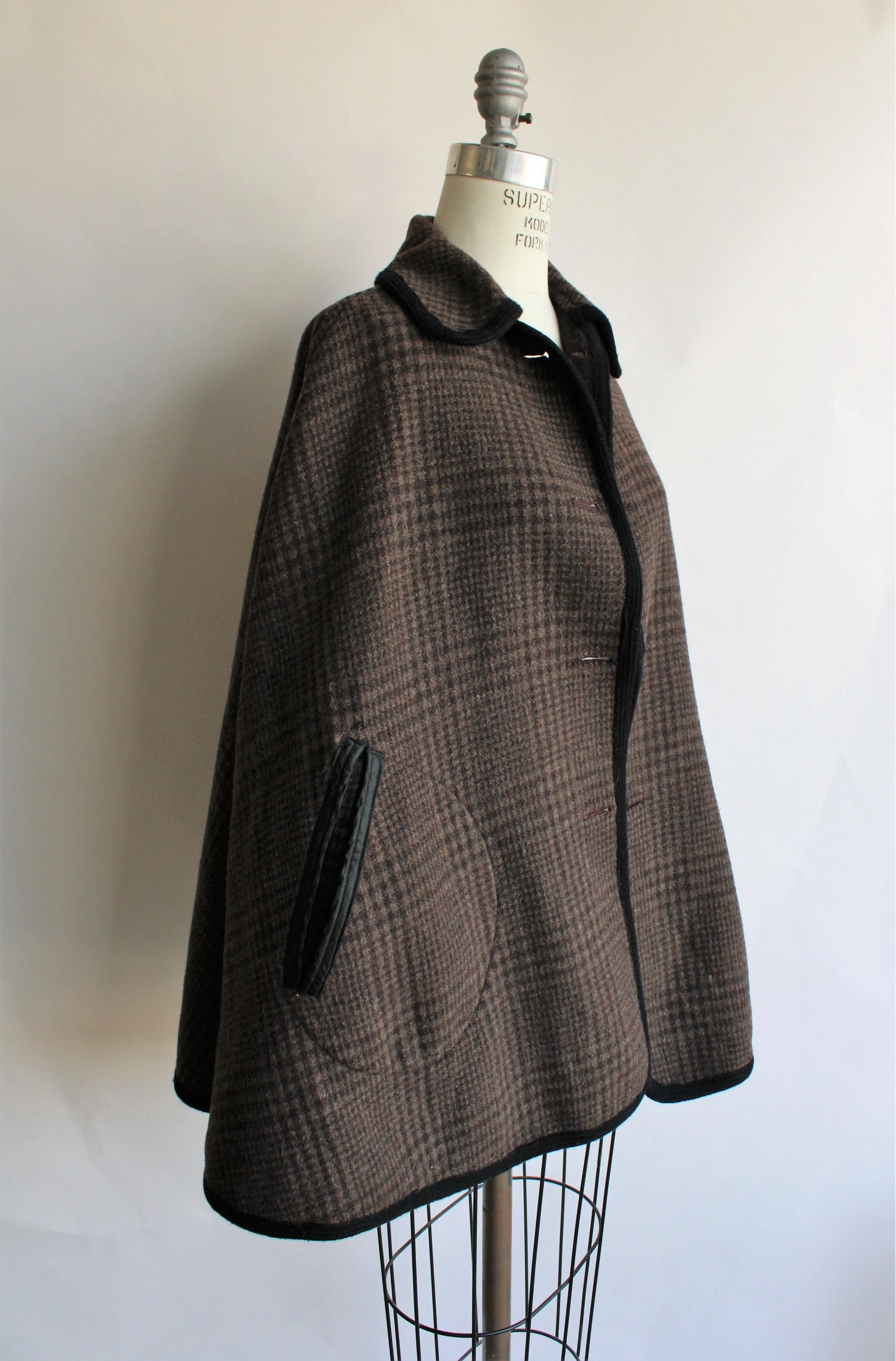 Vintage 1970s Reversible Wool Cape by Beniffa